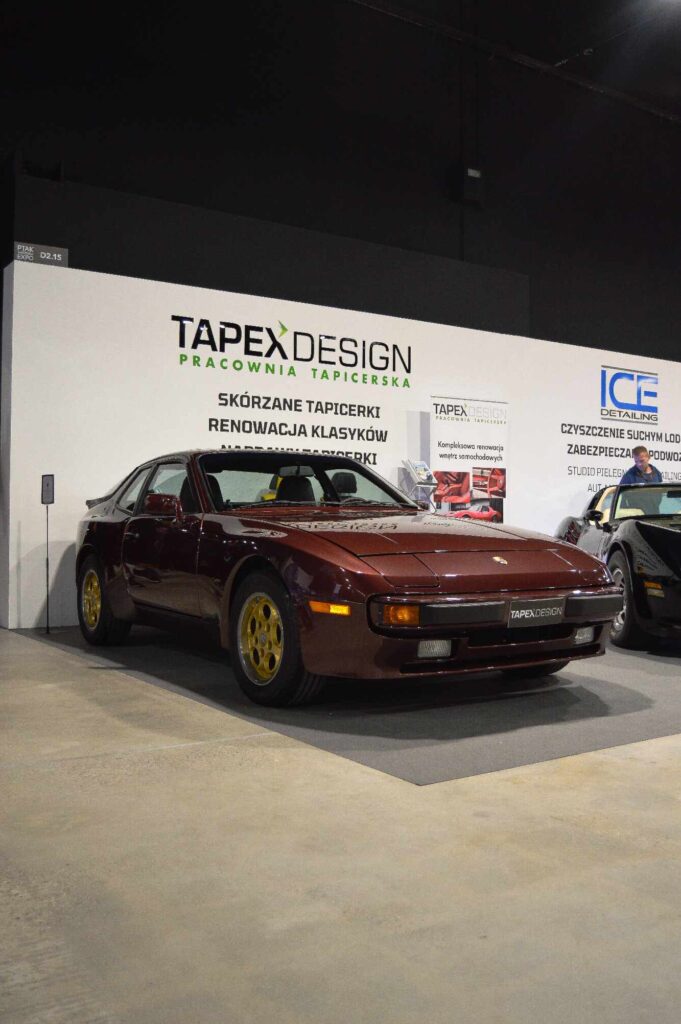 Porsche 944