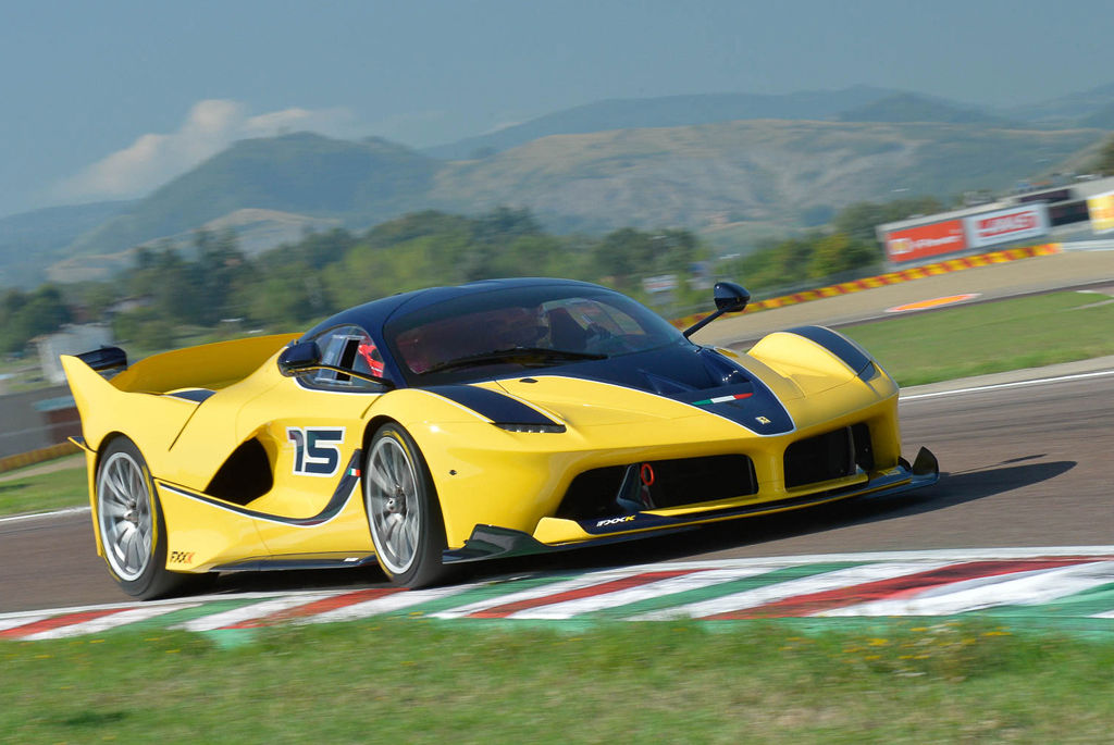 Ferrari FXX-K żółte