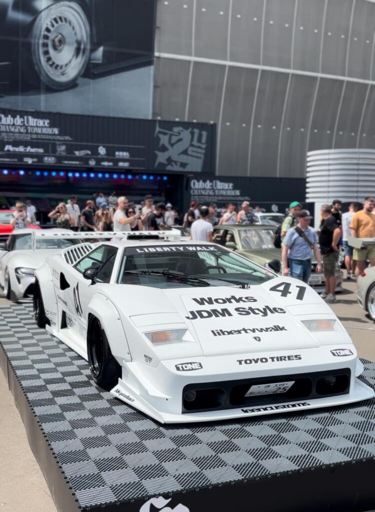 Liberty Walk Lamborghini Countach