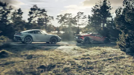 Lamborghini Huracán Sterrato vs. Porsche 911 Dakar