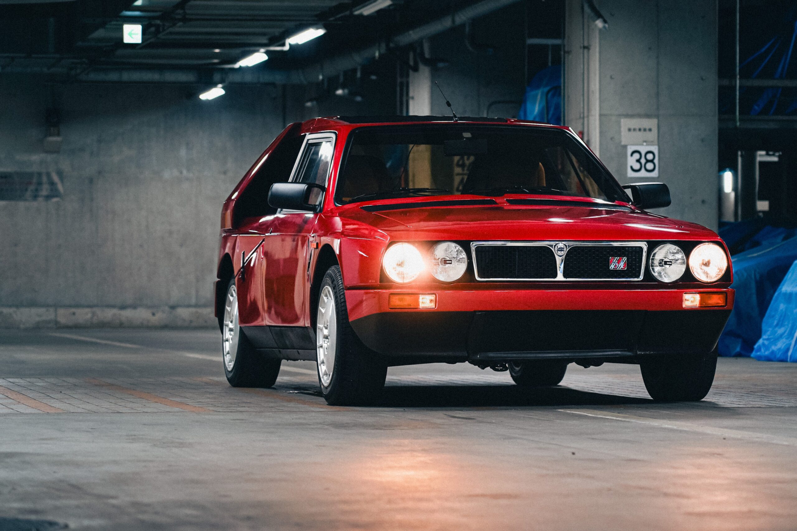 Na sprzedaż: 1985 Lancia Delta S4 Stradale – Ikona Rajdów